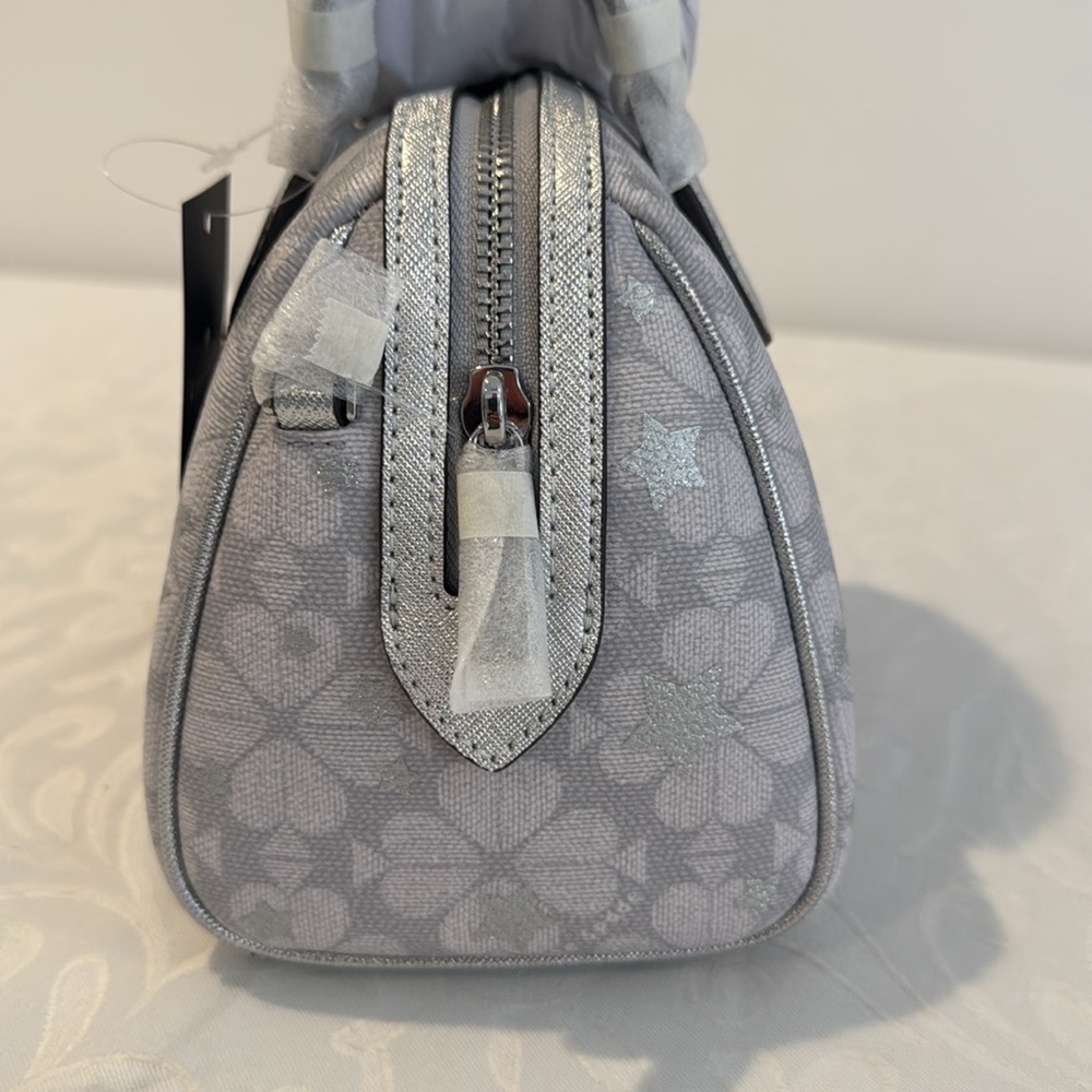 🎉HP🎉♠️Kate spade Spade Flower Star Toss Small Dolly Duffle Crossbody - Picture 9 of 15